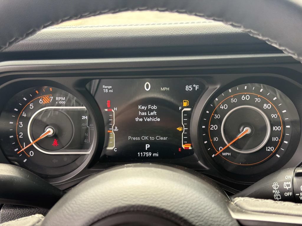 Used 2025 Jeep Wrangler Unlimited Rubicon AWD/4WD image 13