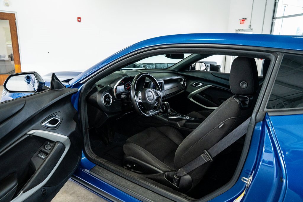 Used 2022 Chevrolet Camaro LT image 32