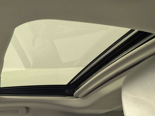 Used 2023 Toyota Highlander XLE image 12