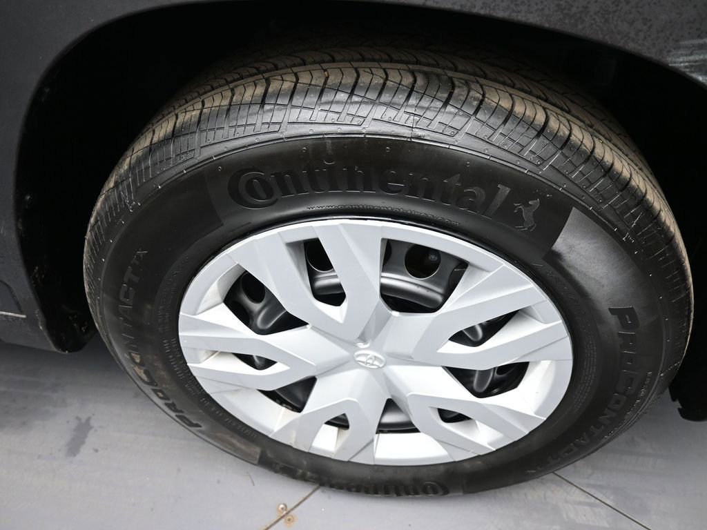 Certified 2025 Toyota Corolla Cross L image 13