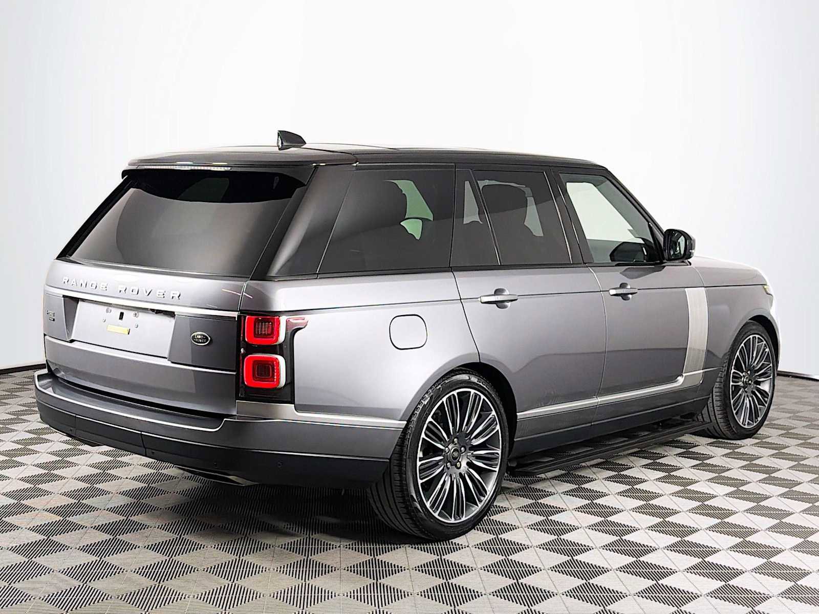 Used 2022 Land Rover Range Rover P525 Westminster Edition image 5
