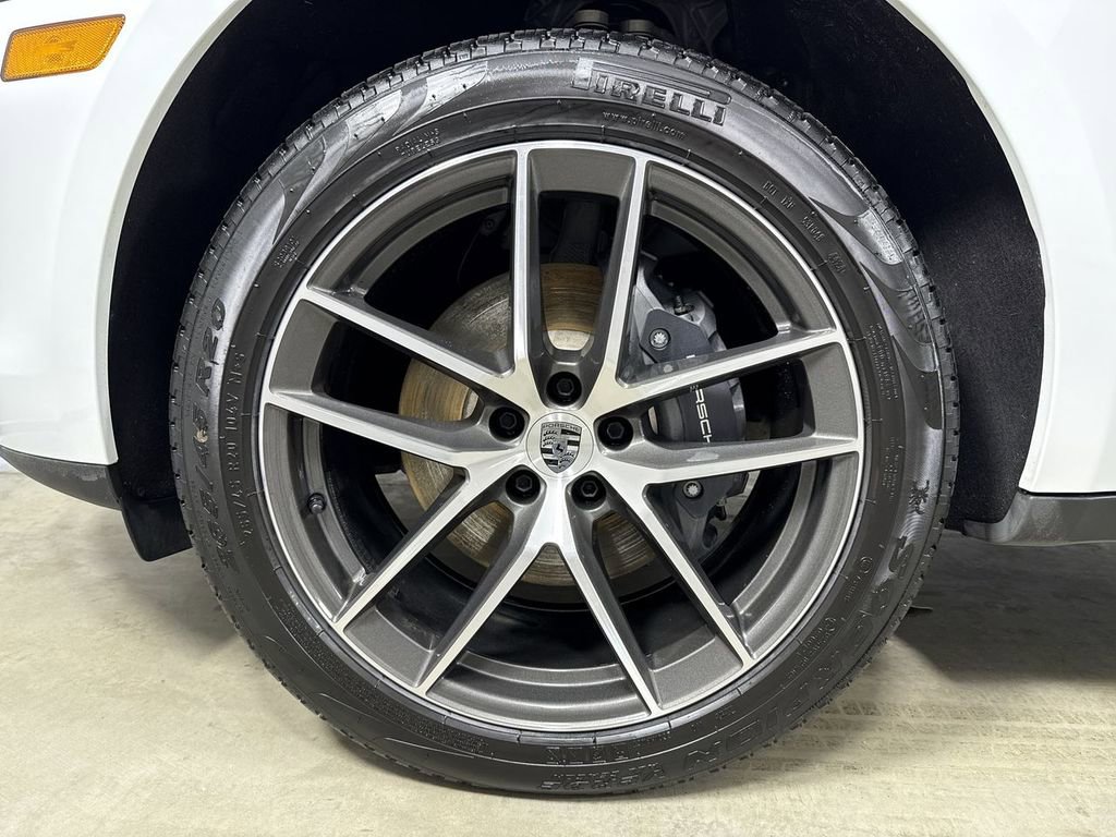 Certified 2025 Porsche Macan image 13