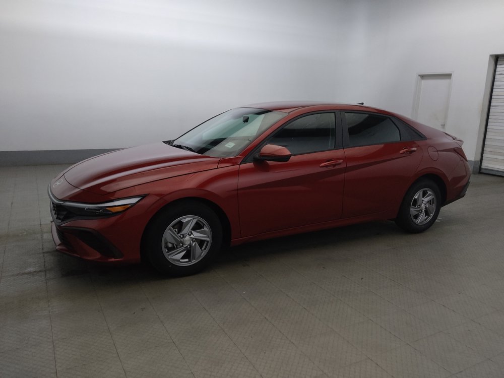 Used 2024 Hyundai Elantra SE FWD image 2