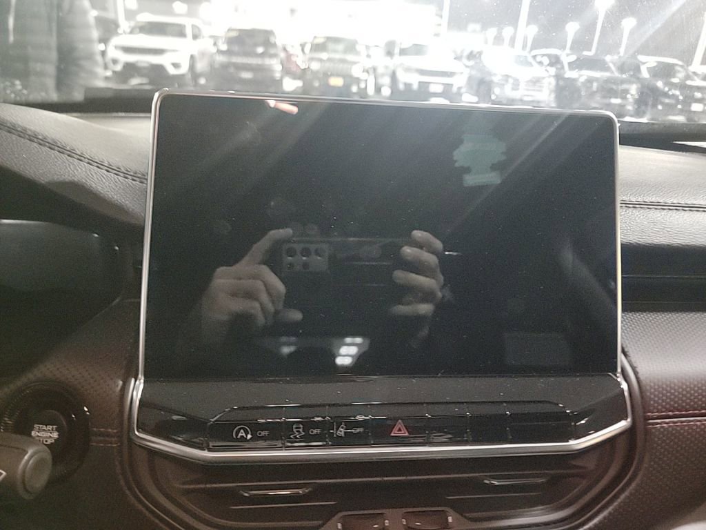 Used 2022 Jeep Compass Trailhawk w/ Trailhawk Elite Group image 16