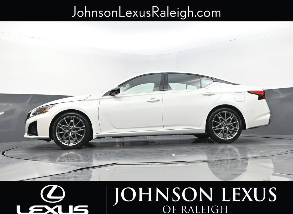 Used 2023 Nissan Altima 2.0 SR FWD image 21