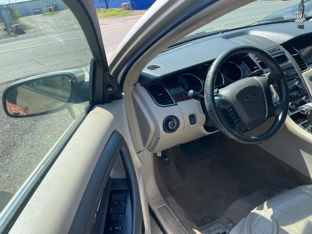 Used 2011 Ford Taurus SEL FWD image 8