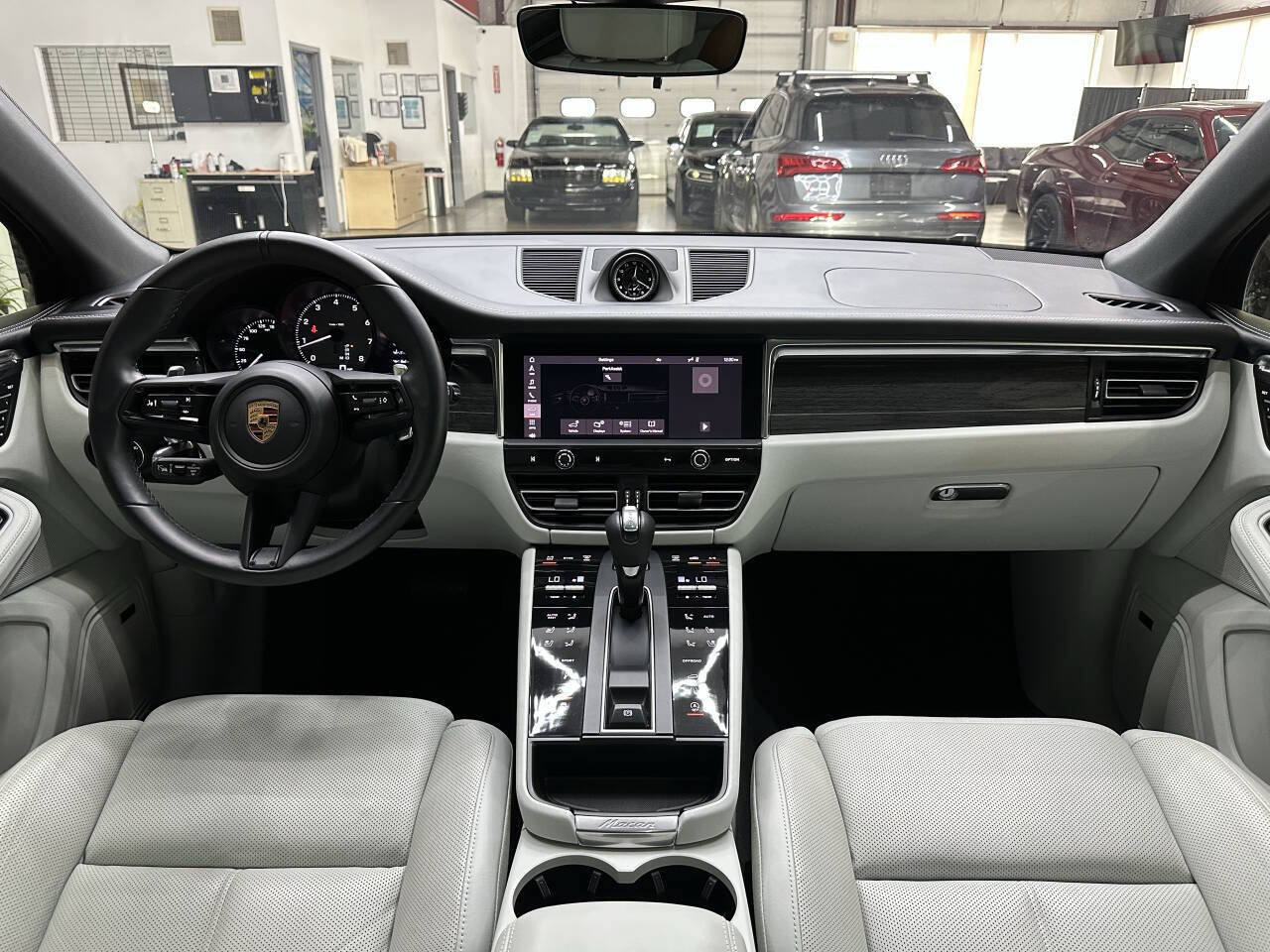 Used 2024 Porsche Macan S AWD/4WD image 18