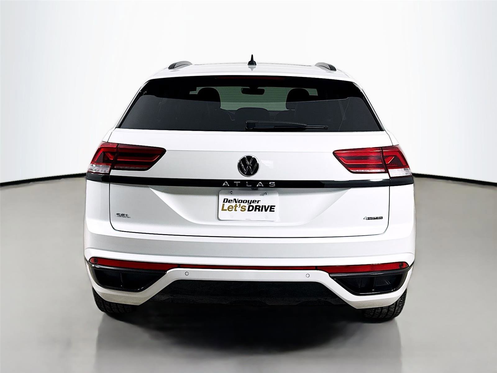 Used 2023 Volkswagen Atlas Cross Sport SEL R-Line AWD/4WD image 8