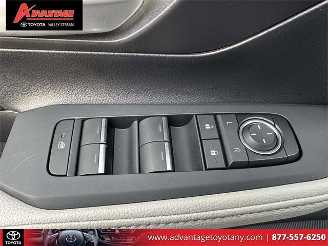 Certified 2025 Toyota Grand Highlander FWD image 22