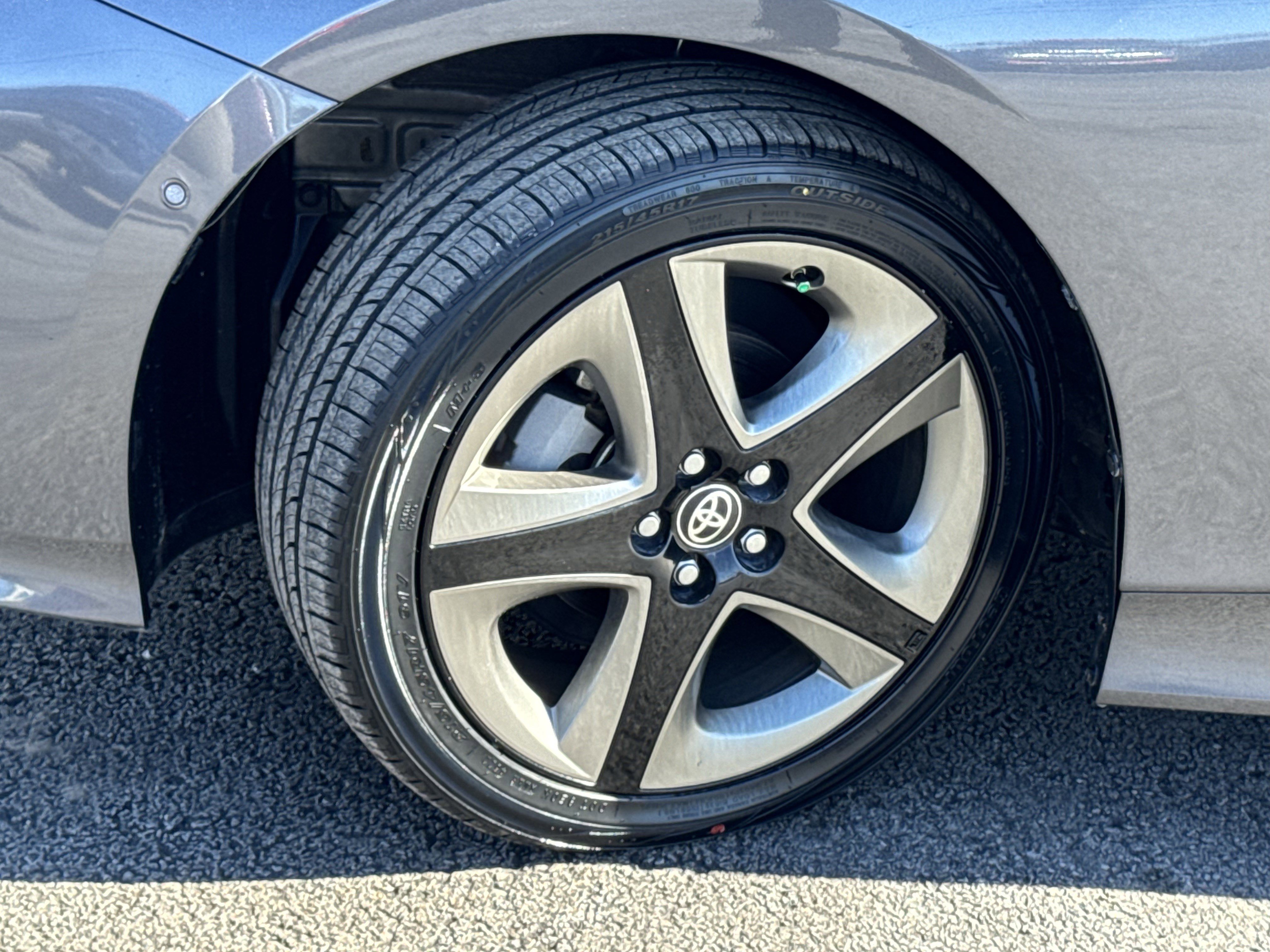 Used 2021 Toyota Prius L Eco image 41