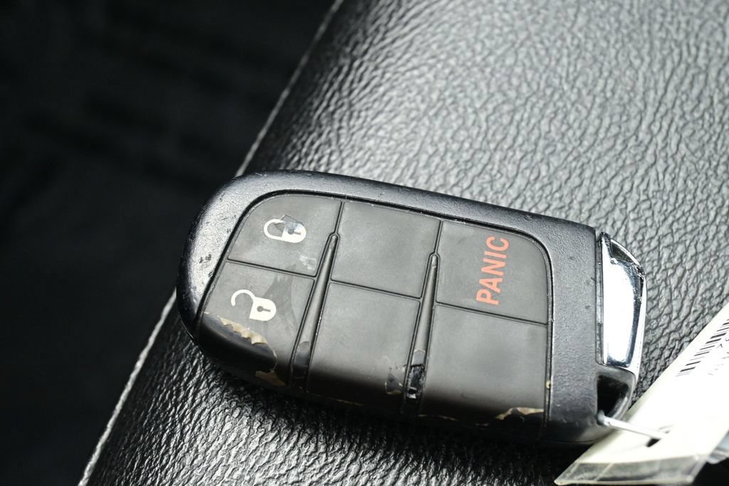 Used 2024 Jeep Compass Latitude AWD/4WD image 29