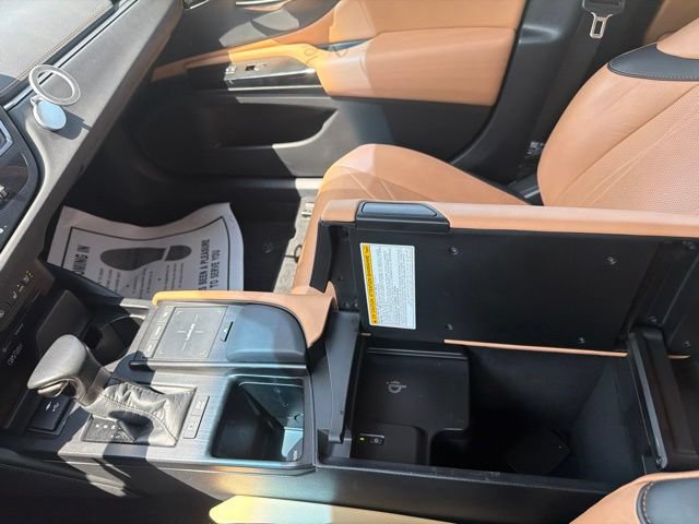 Used 2022 Lexus ES 300h Ultra Luxury w/ Accessory Package 2 FWD image 16