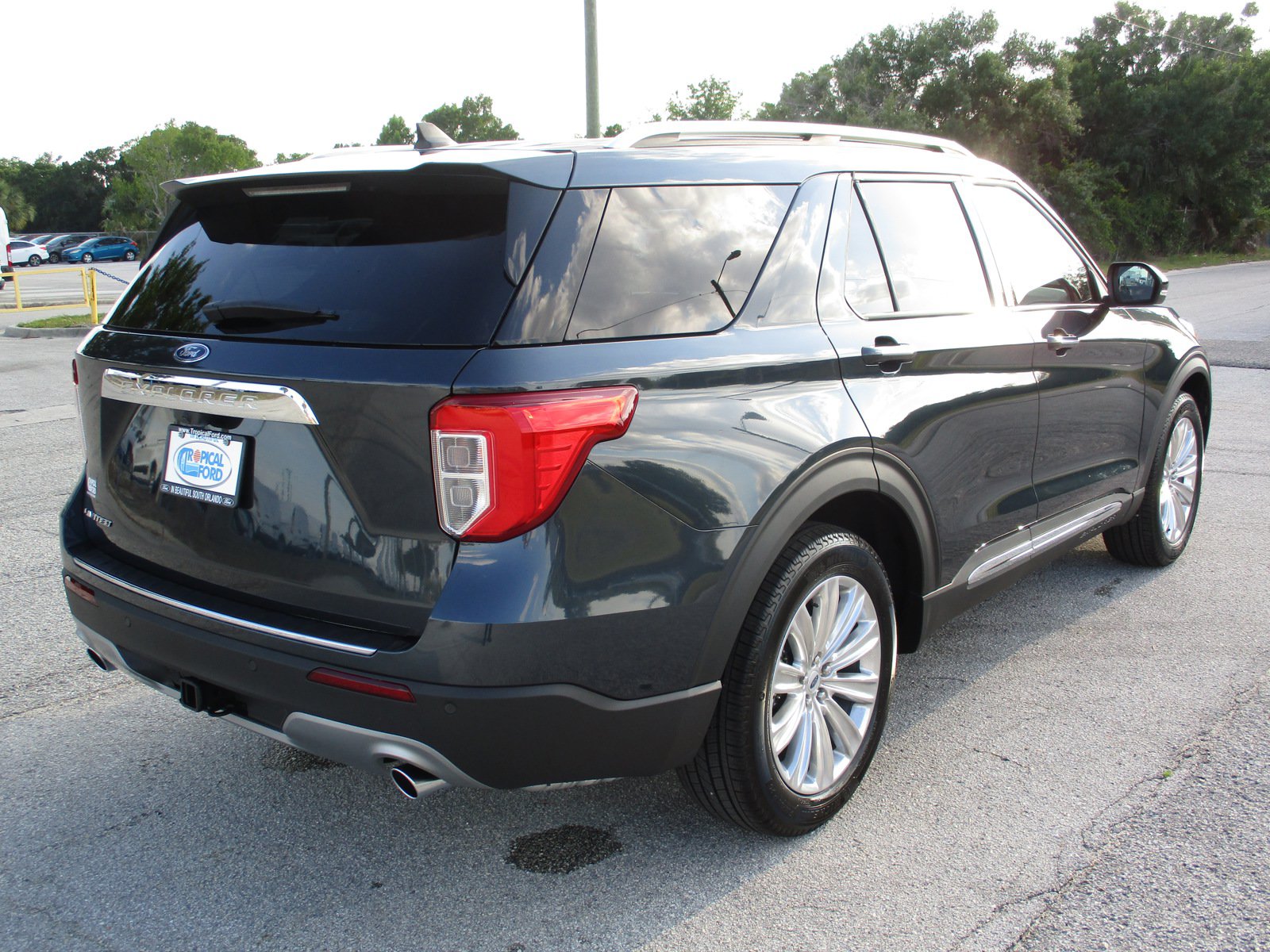New 2024 Ford Explorer Limited w/ Equipment Group 301A RWD image 7