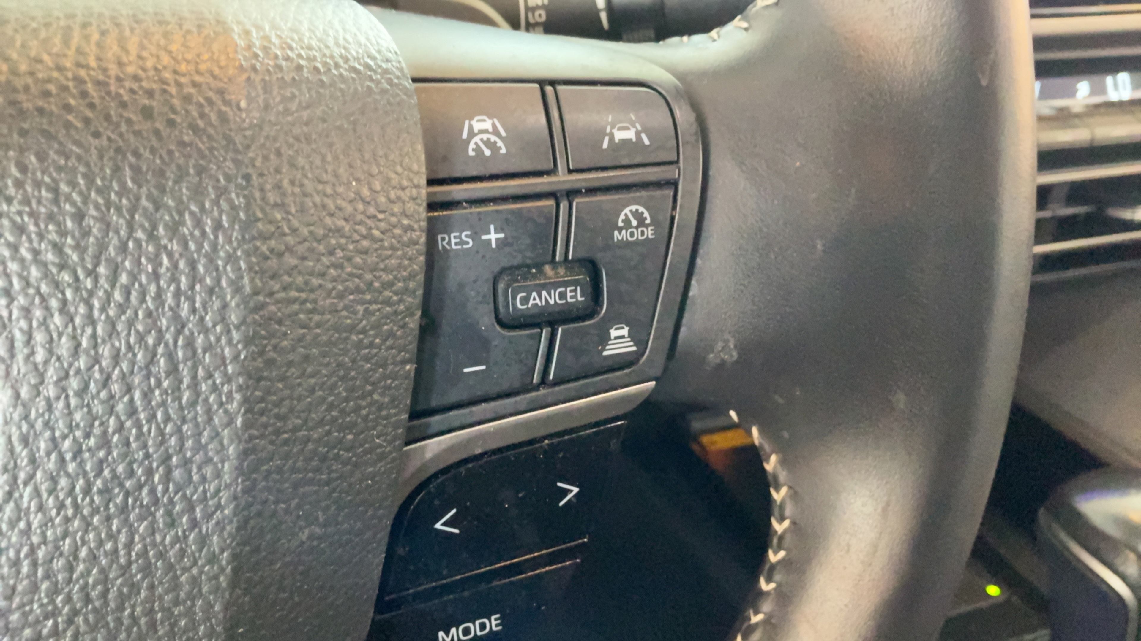 Used 2025 Toyota Camry SE w/ Convenience Package FWD image 16
