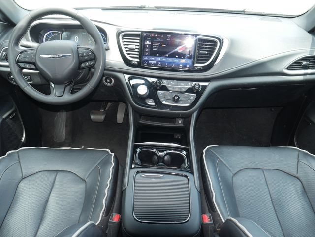 Used 2022 Chrysler Pacifica Limited w/ Uconnect Theater Family Group FWD image 8