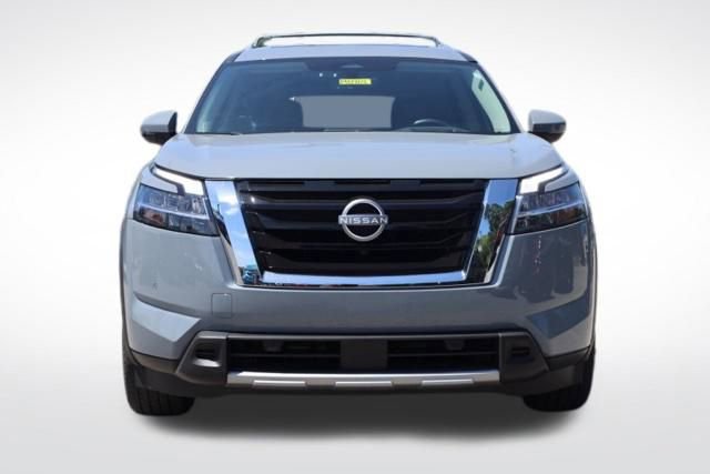 Used 2023 Nissan Pathfinder Platinum image 4