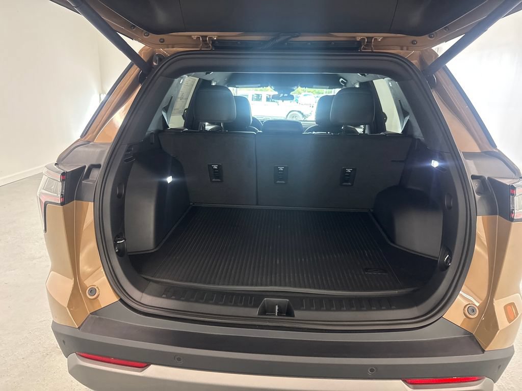 New 2027 Chevrolet Equinox LT w/ Convenience Package II FWD image 8