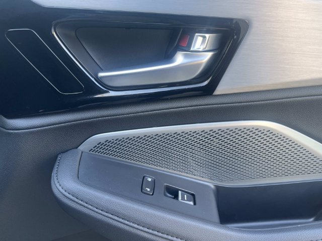 Used 2025 Acura MDX SH-AWD image 29