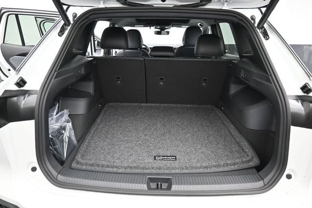 New 2026 Volkswagen Tiguan SE R-Line AWD/4WD image 12