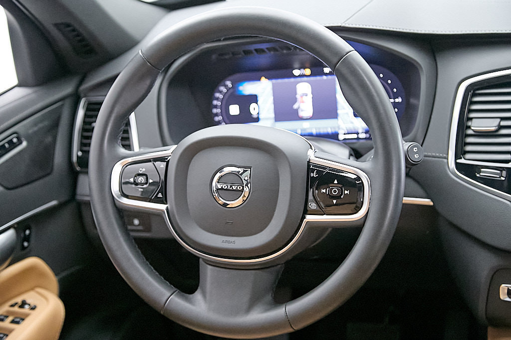 Certified 2024 Volvo XC90 T8 Ultimate AWD/4WD image 32