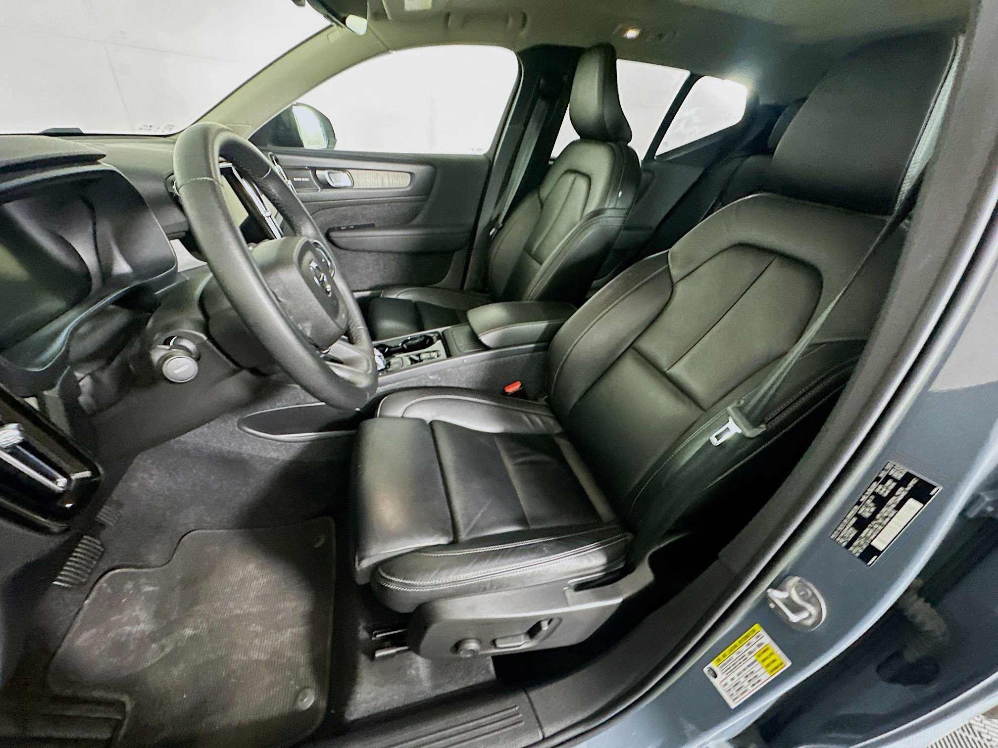 Used 2023 Volvo XC40 B4 Ultimate FWD image 13