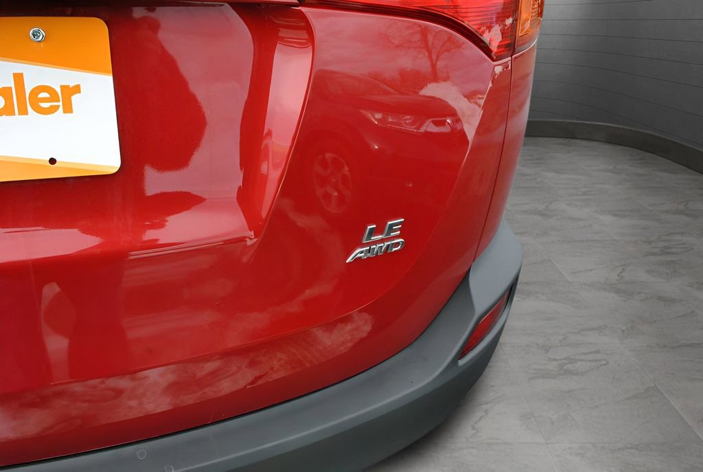 Used 2015 Toyota RAV4 LE image 7