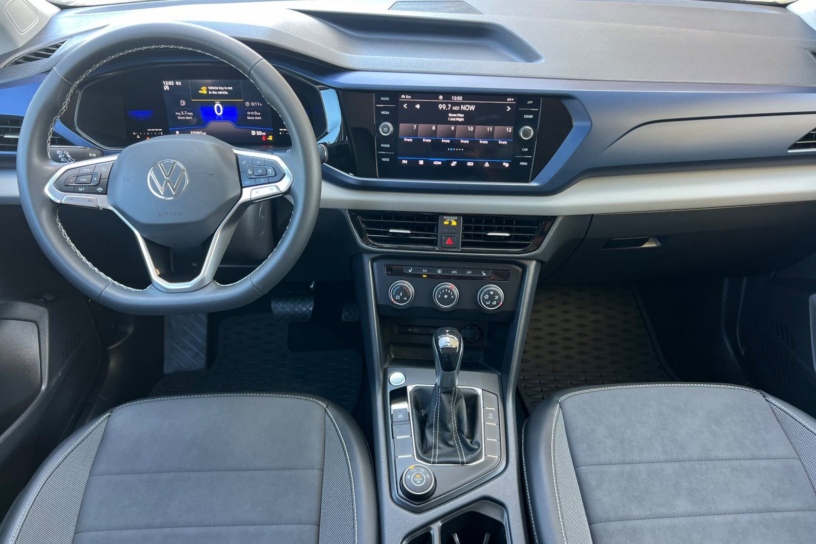 Used 2022 Volkswagen Taos SE AWD/4WD image 13