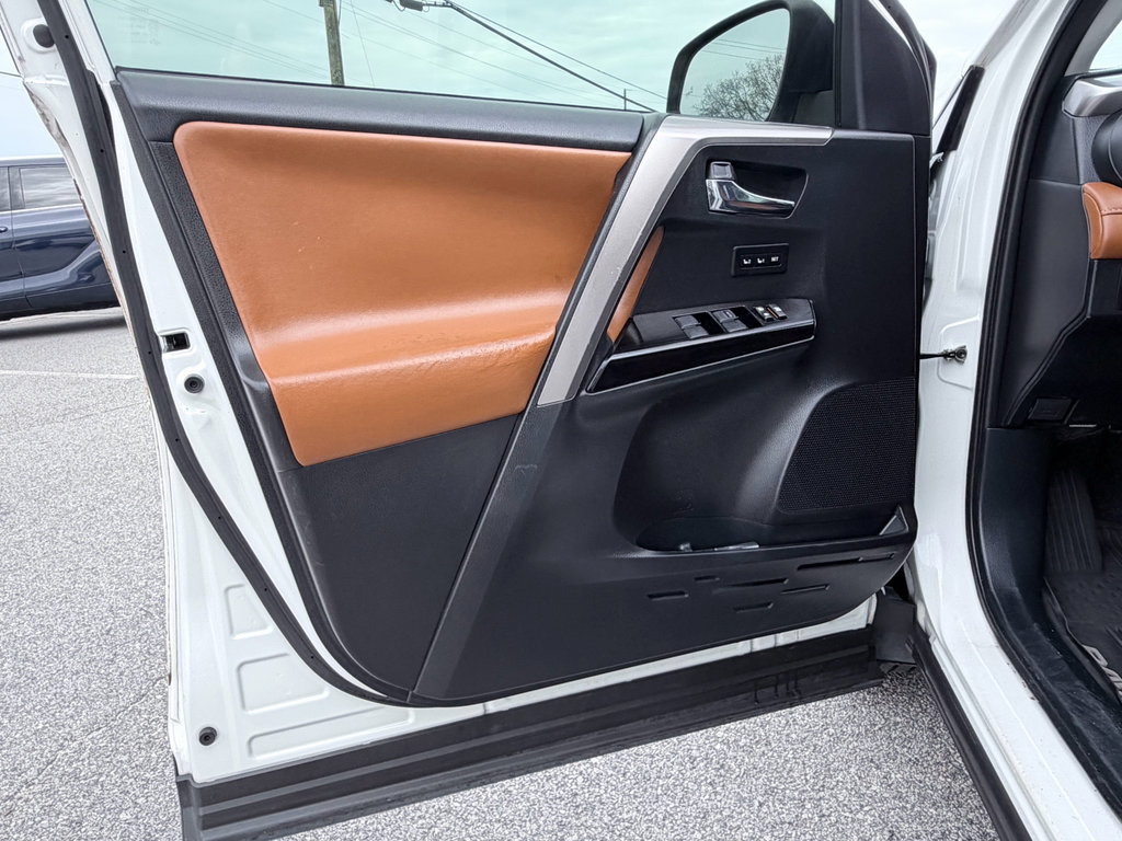 Used 2018 Toyota RAV4 Limited image 31