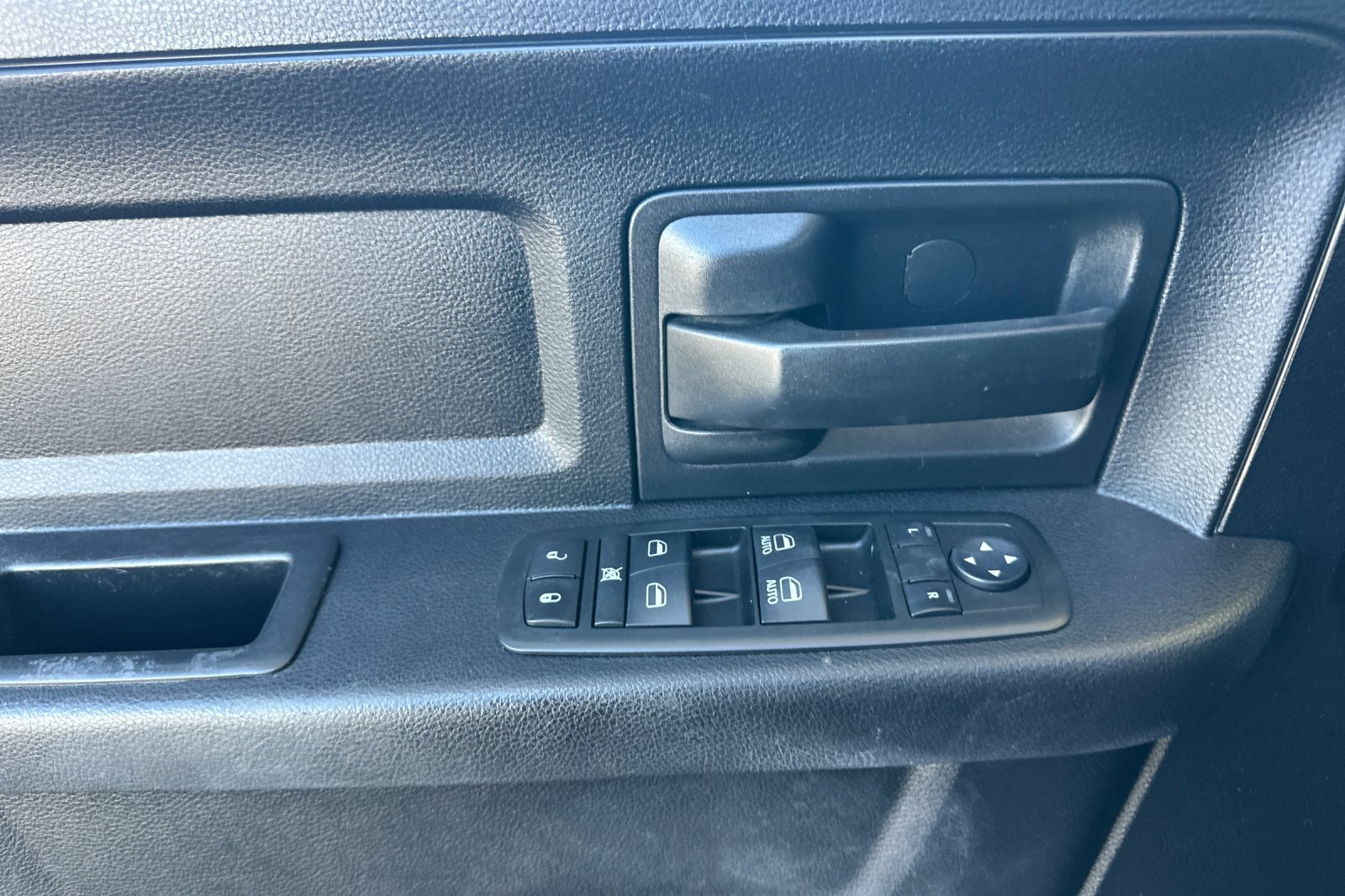 Used 2014 RAM 2500 Tradesman w/ Chrome Appearance Group AWD/4WD image 11