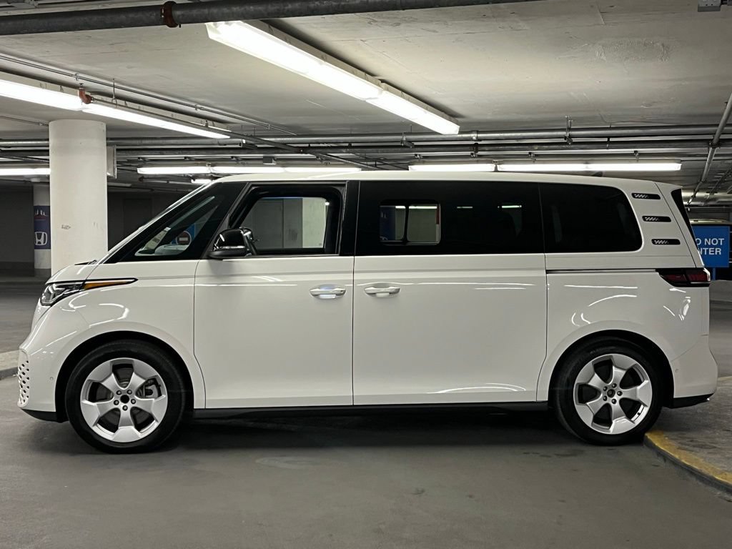 New 2025 Volkswagen ID. Buzz Pro S RWD image 34