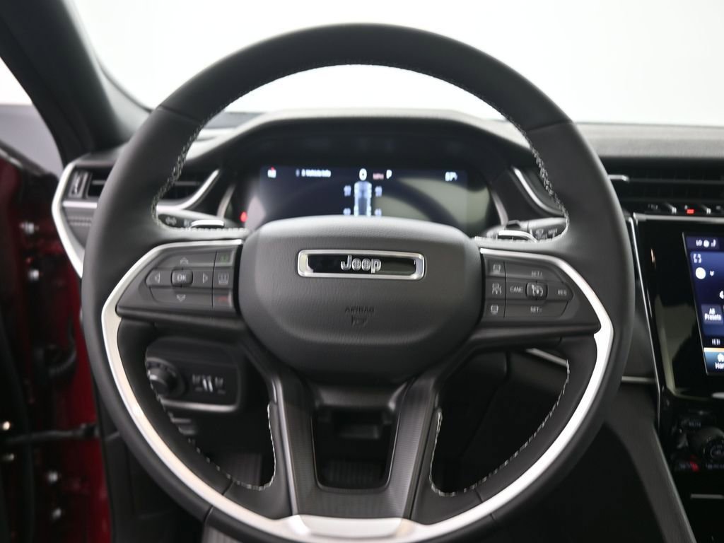 New 2025 Jeep Grand Cherokee Laredo image 2