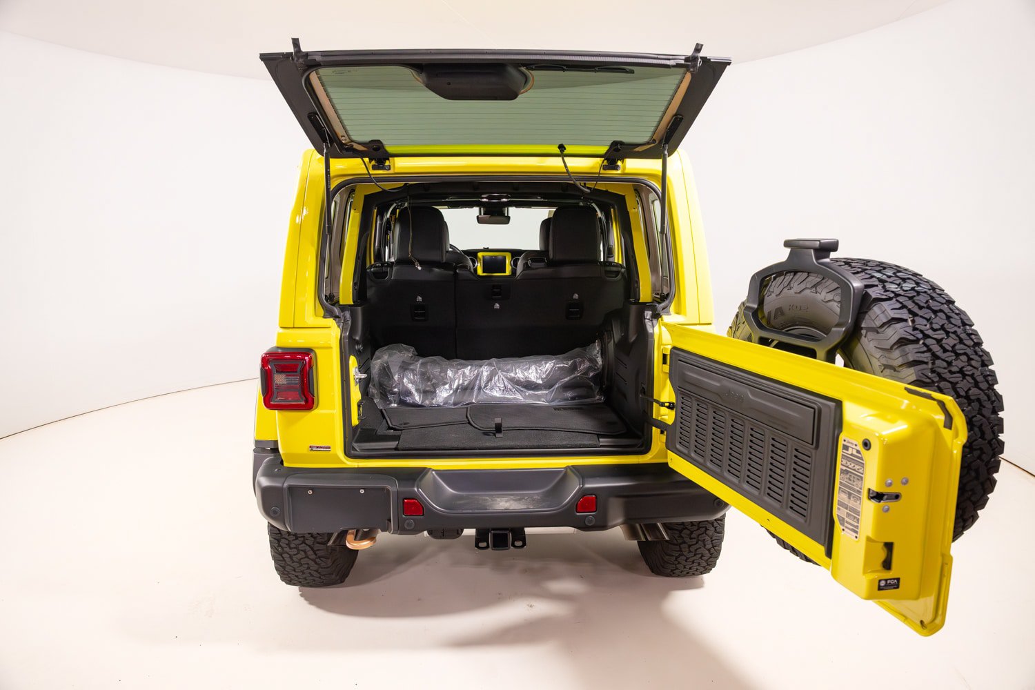 Used 2023 Jeep Wrangler Unlimited Rubicon 392 w/ Trailer Tow Package AWD/4WD image 40