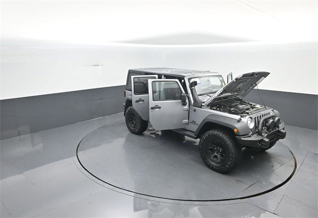 Used 2017 Jeep Wrangler Unlimited Rubicon w/ Connectivity Group image 34