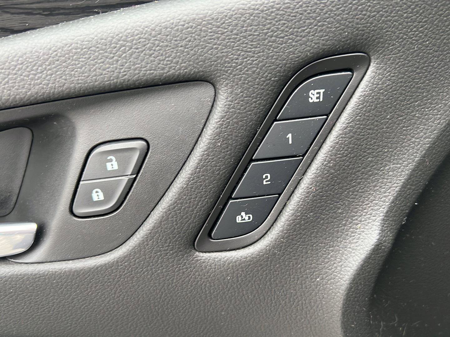 Used 2017 Buick Envision Essence AWD/4WD image 9