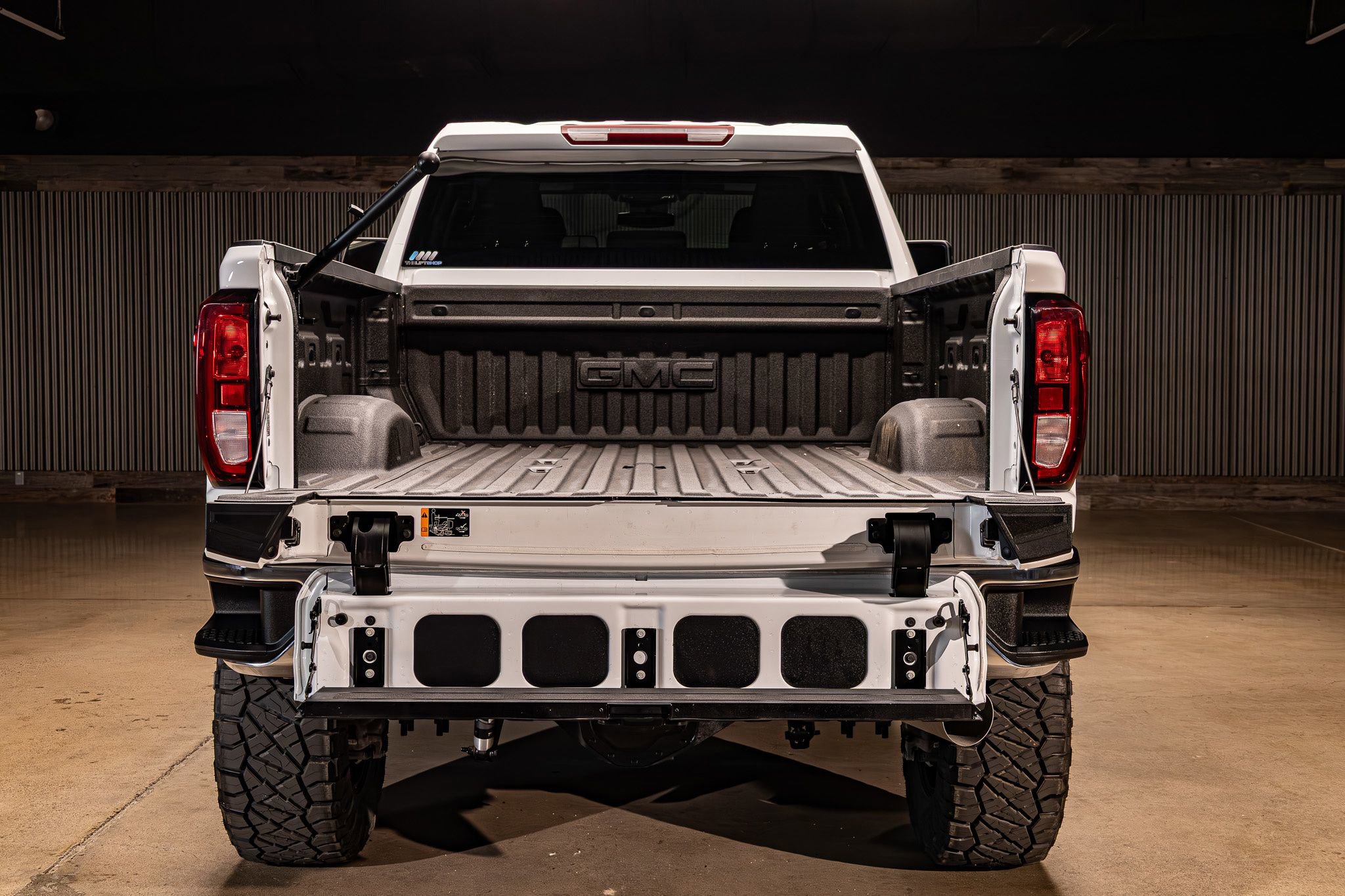 Used 2024 GMC Sierra 2500 SLE w/ SLE Convenience Package image 9