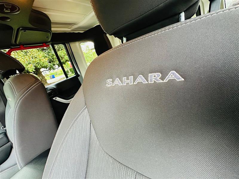 Used 2018 Jeep Wrangler Unlimited Sahara w/ Connectivity Group image 35