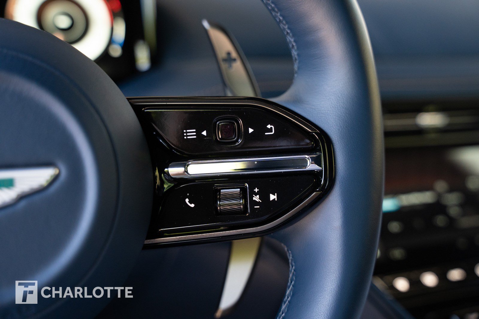 Used 2025 Aston Martin DB12 Coupe RWD image 26