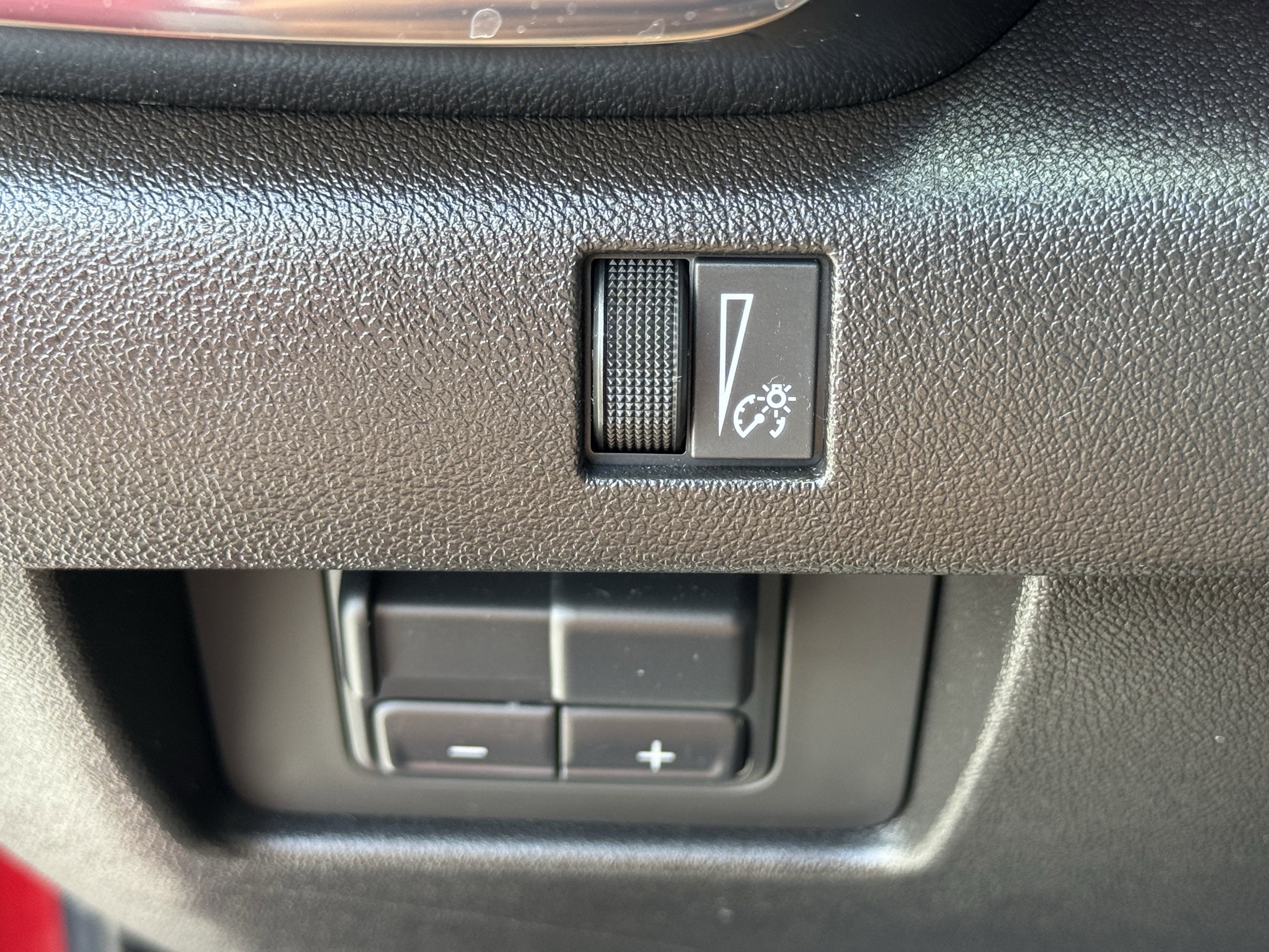 Used 2024 GMC Canyon AT4 w/ Technology Package image 25