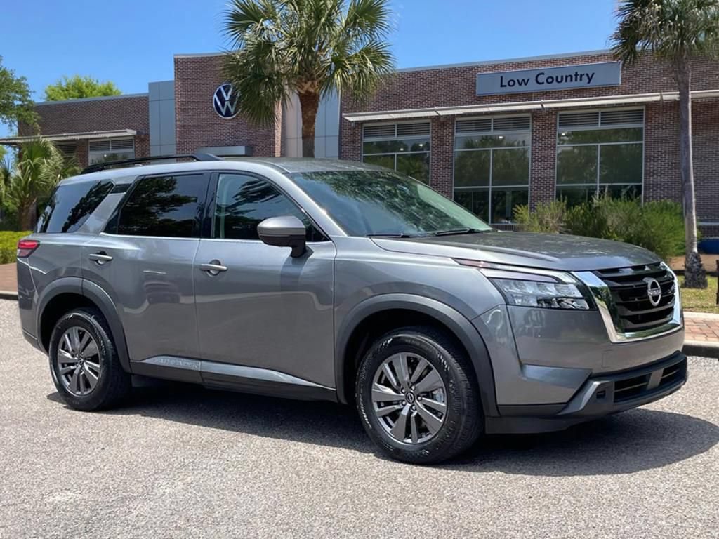 Used 2025 Nissan Pathfinder SV FWD image 1