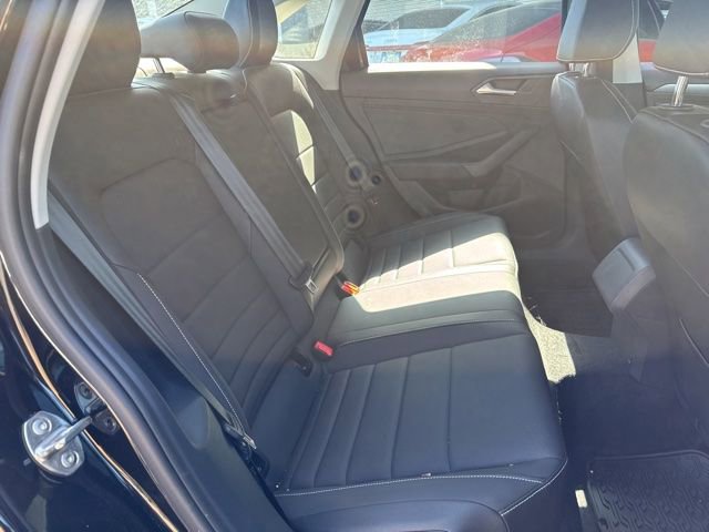Certified 2024 Volkswagen Jetta SE w/ Panoramic Sunroof Package image 11