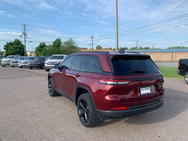 Used 2023 Jeep Grand Cherokee Altitude AWD/4WD image 5