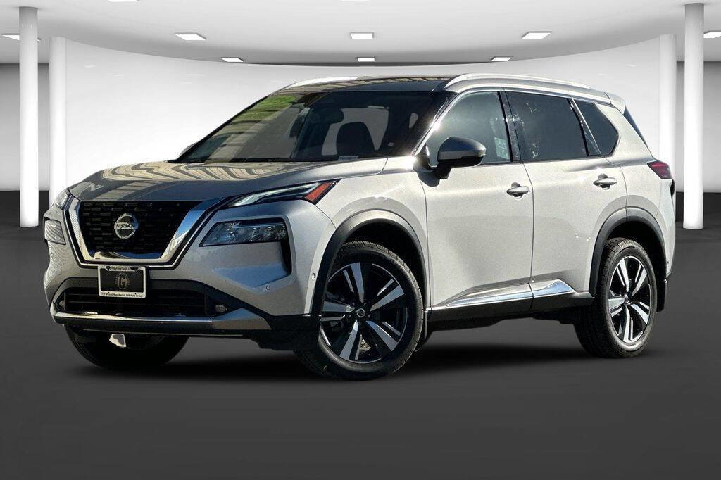 Used 2021 Nissan Rogue Platinum image 2