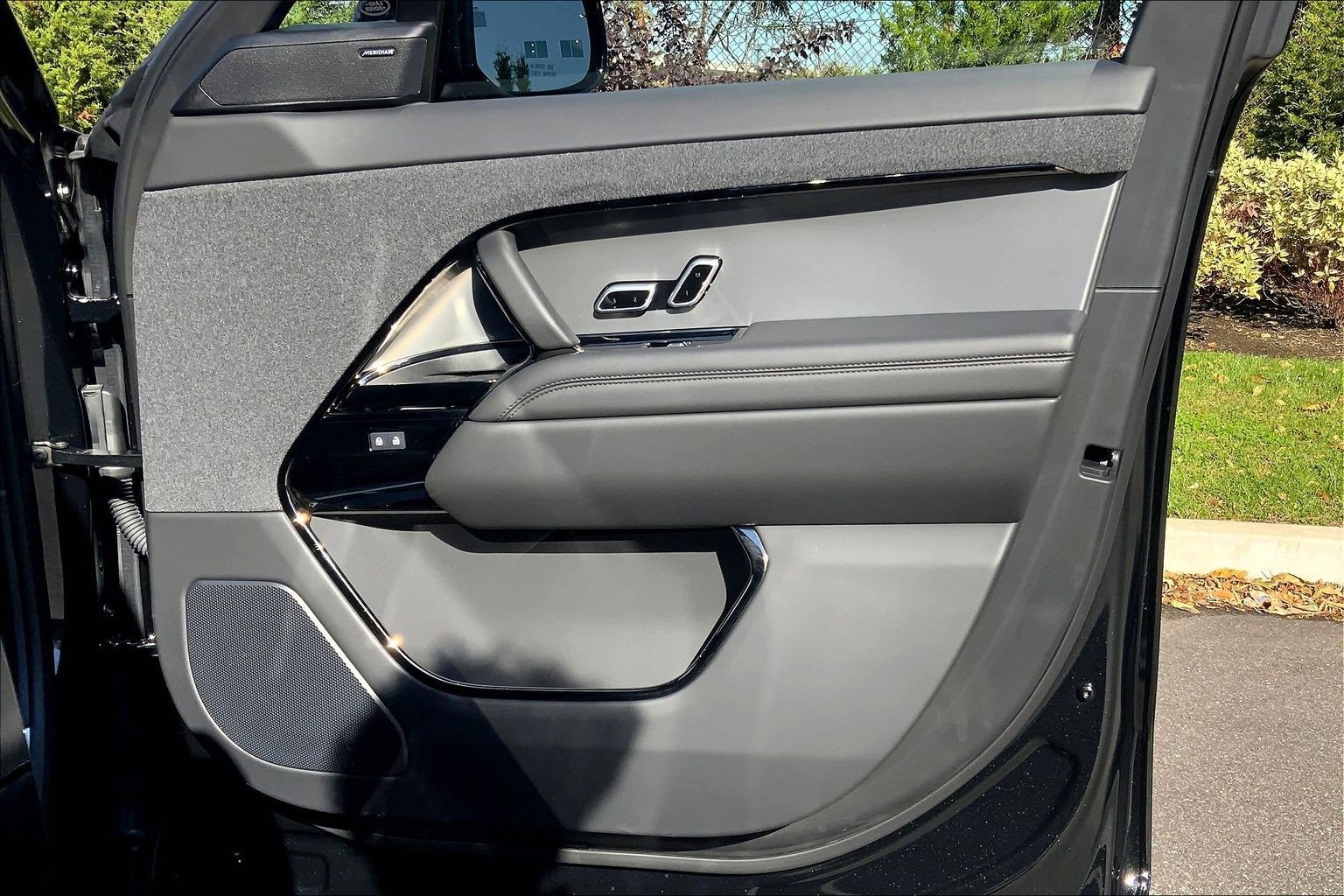 Used 2025 Land Rover Range Rover Sport image 22