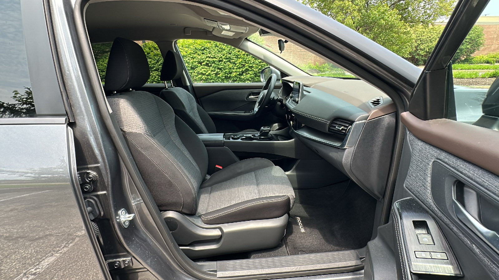 Certified 2022 Nissan Rogue SV AWD/4WD image 22
