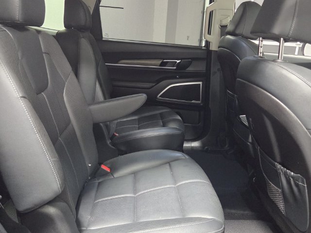 Used 2022 Kia Telluride EX w/ EX Premium Package AWD/4WD image 17