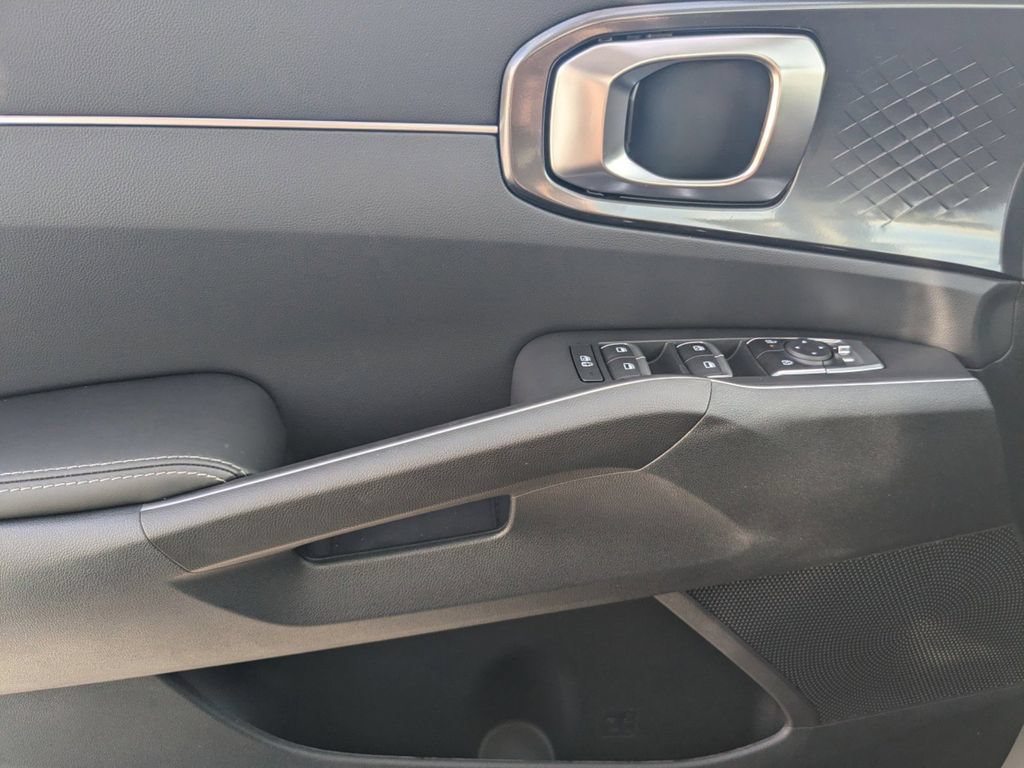 Used 2025 Kia Sorento EX w/ Panoramic Sunroof Package FWD image 22