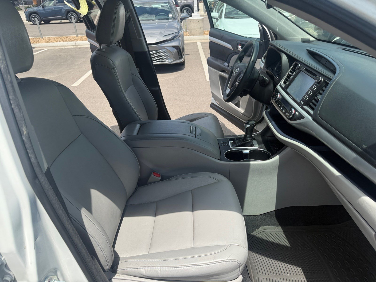 Used 2016 Toyota Highlander XLE AWD/4WD image 19