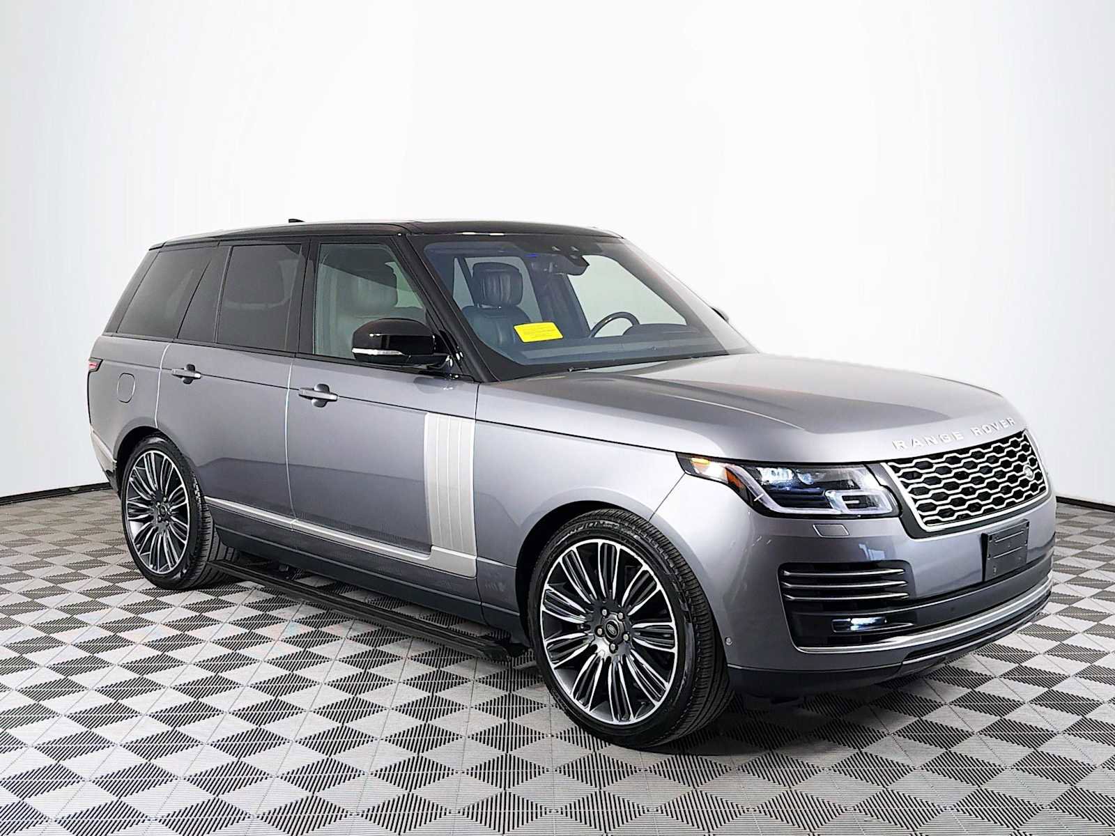 Used 2022 Land Rover Range Rover P525 Westminster Edition image 3