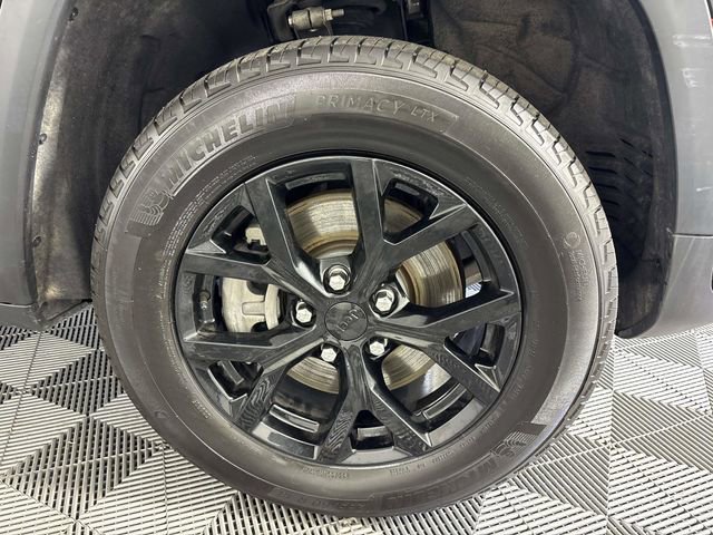Used 2024 Jeep Grand Cherokee L Laredo AWD/4WD image 31