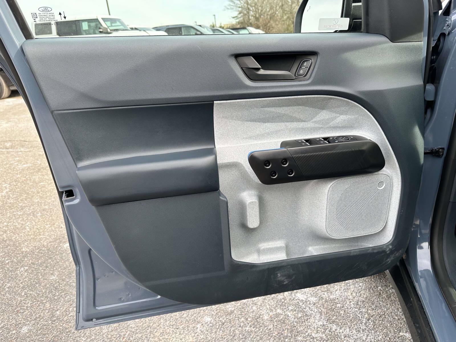 Used 2025 Ford Maverick XLT w/ XLT Luxury Package image 9